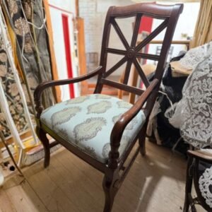 Silla de estilo Clasica con Apoyabrazos