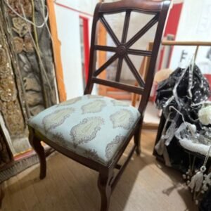 Silla de estilo clásica sin  Apoyabrazos